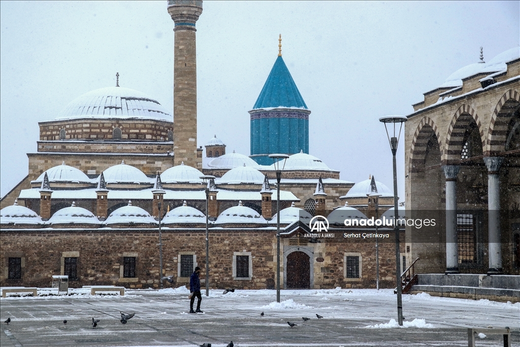 Konya kar yağışıyla beyaza büründü