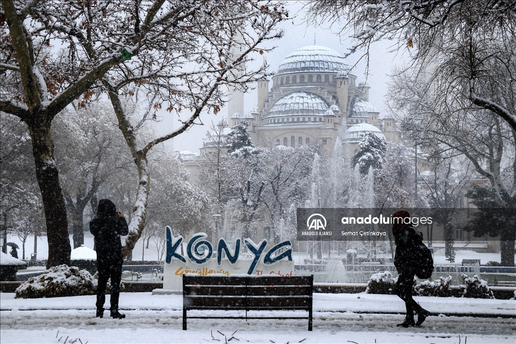 Konya kar yağışıyla beyaza büründü