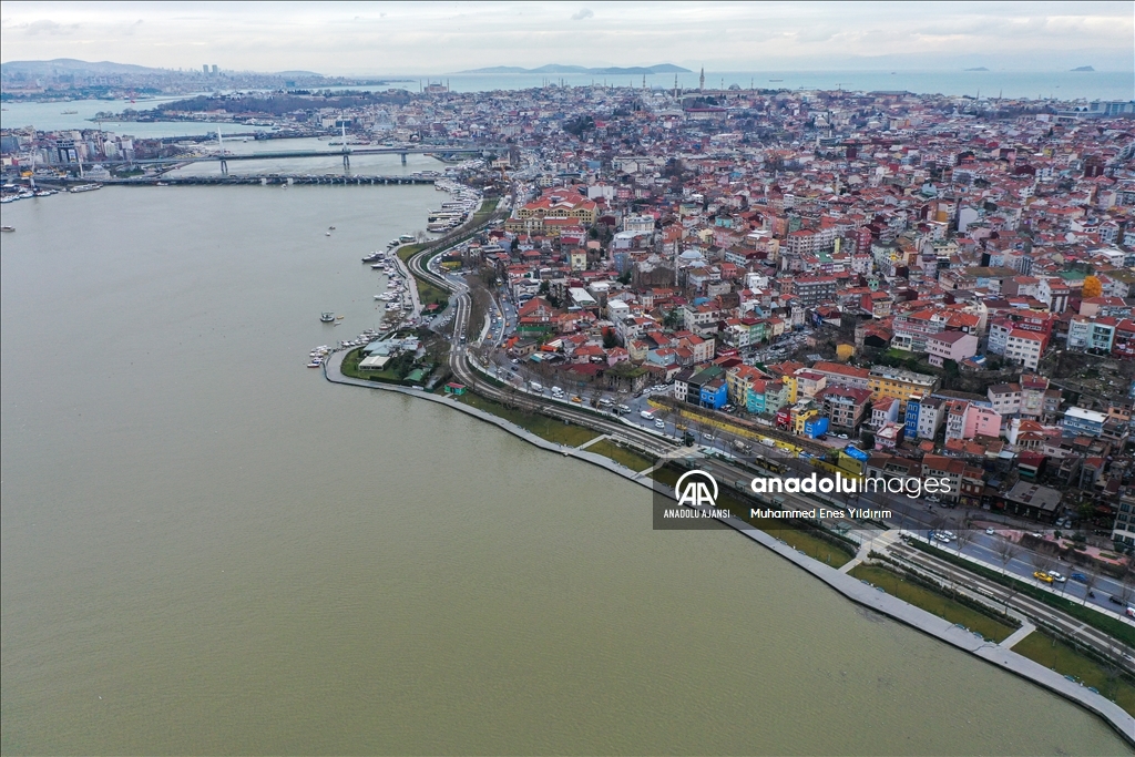 Haliç'te suyun rengi kahverengiye dönüştü