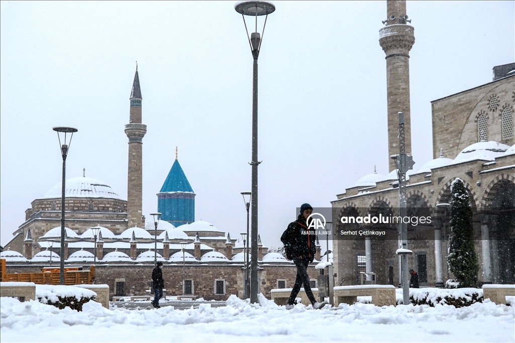Konya kar yağışıyla beyaza büründü
