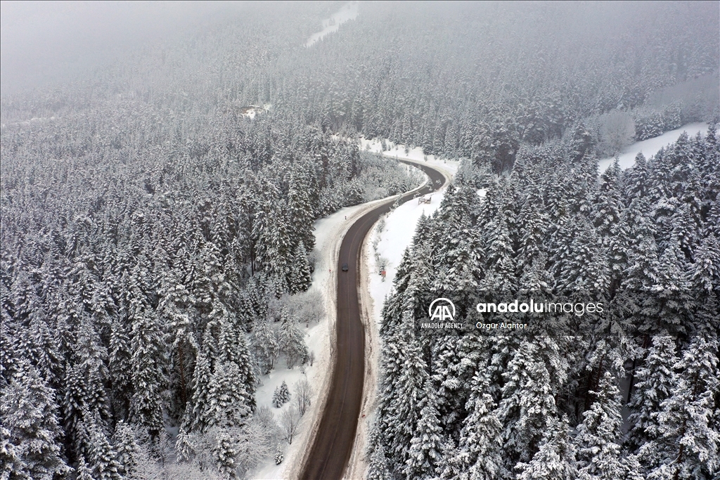 لقطات جوية ساحرة لجبل الكرة المغطى بالثلوج شمالي تركيا