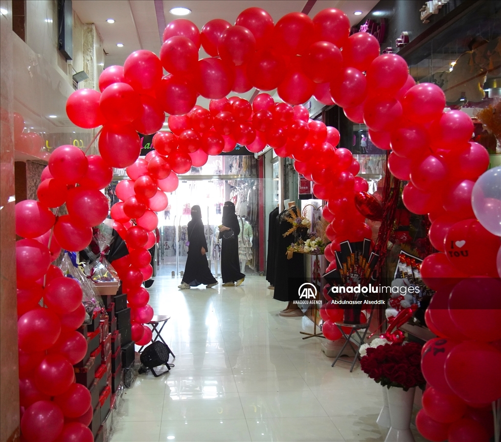 الحب في زمن الحرب يأتي في ذيل قائمة كماليات اليمنيين علاوة عن أن يكون من الأولويات