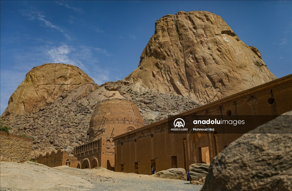 Sudan'daki Hatmiyye tarikatı lideri Ebu Cellabiye’nin türbesi farklı mimarisiyle dikkat çekiyor