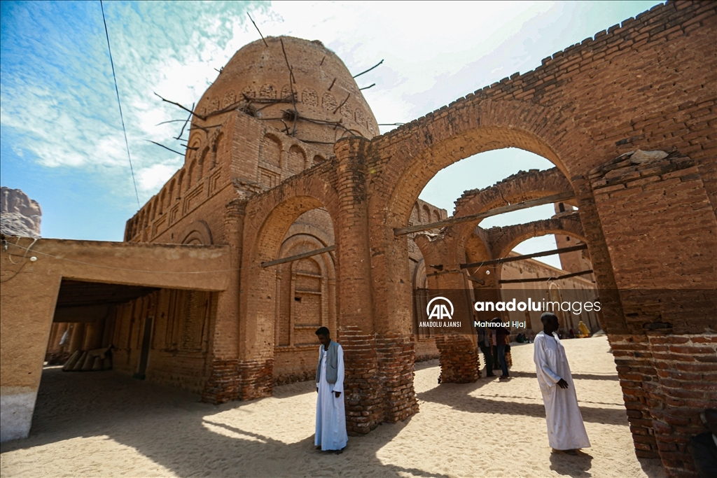 Sudan'daki Hatmiyye tarikatı lideri Ebu Cellabiye’nin türbesi farklı mimarisiyle dikkat çekiyor