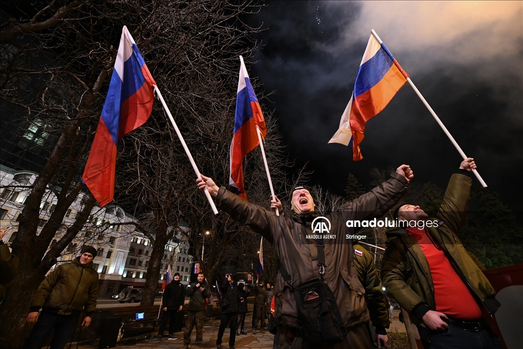 Perayaan setelah pengakuan Rusia atas wilayah Luhansk dan Donetsk yang memisahkan diri di Ukraina
