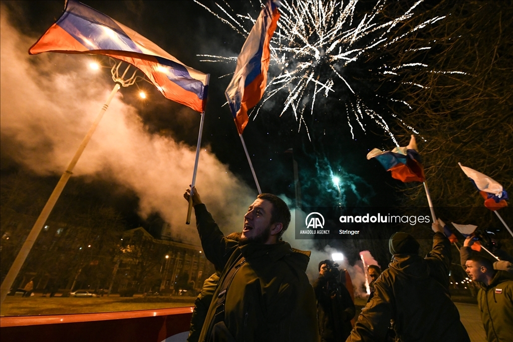 Perayaan setelah pengakuan Rusia atas wilayah Luhansk dan Donetsk yang memisahkan diri di Ukraina