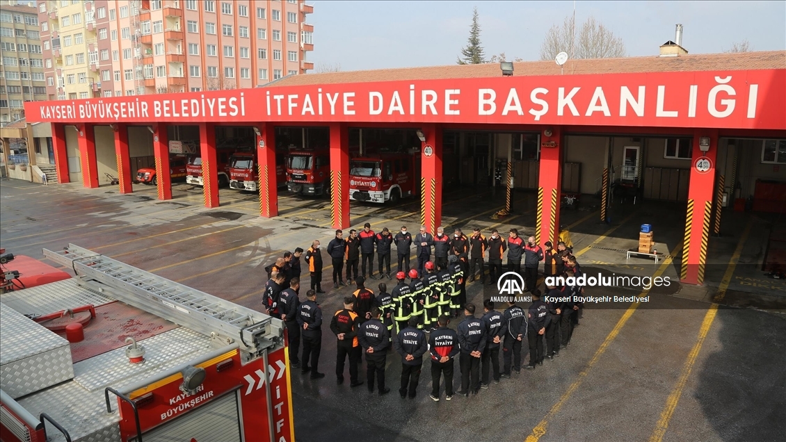 Kayseri'de stajyer itfaiyeciler eğitimden geçiyor