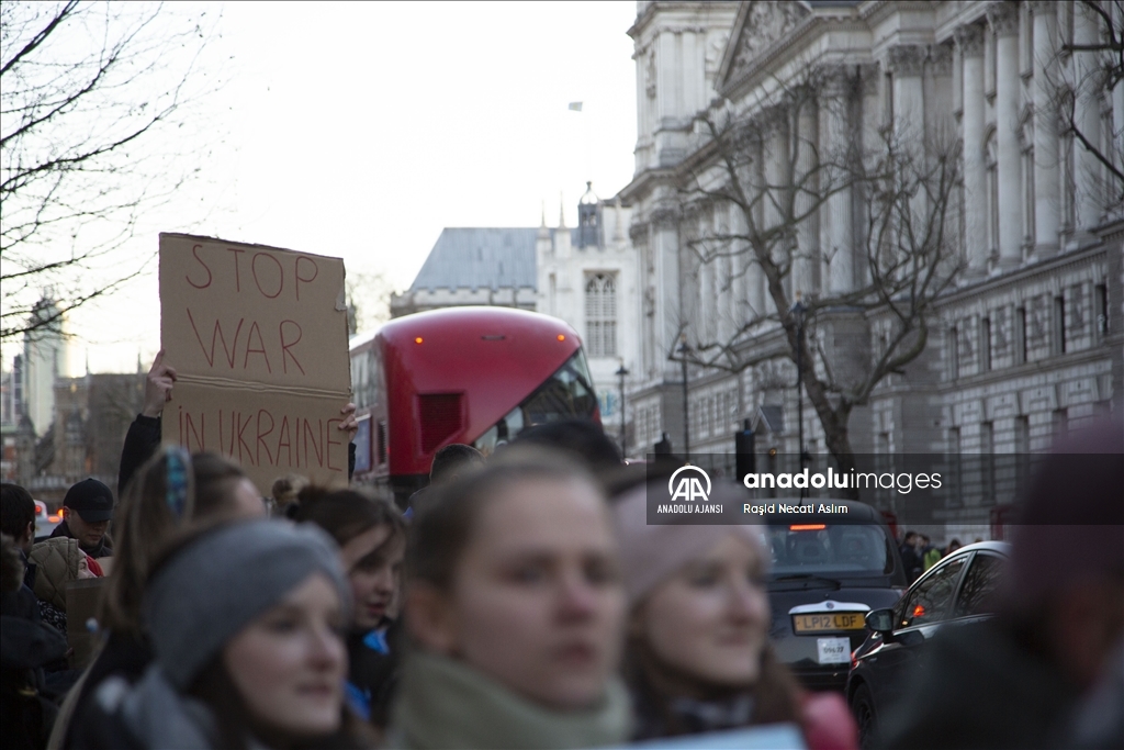 İngiltere’nin başkenti Londra’da Rusya’nın Ukrayna’ya müdahalesi protesto edildi