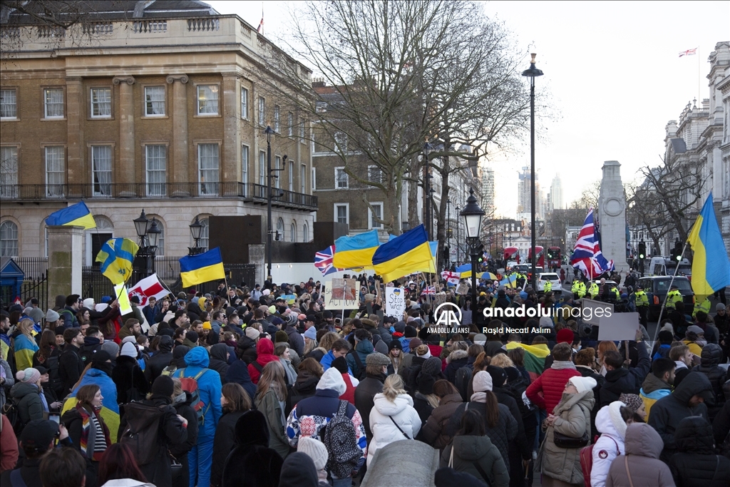 İngiltere’nin başkenti Londra’da Rusya’nın Ukrayna’ya müdahalesi protesto edildi