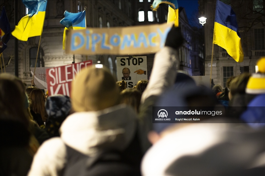 İngiltere’nin başkenti Londra’da Rusya’nın Ukrayna’ya müdahalesi protesto edildi