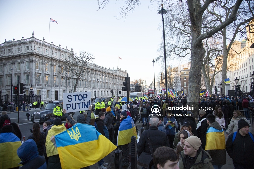 İngiltere’nin başkenti Londra’da Rusya’nın Ukrayna’ya müdahalesi protesto edildi