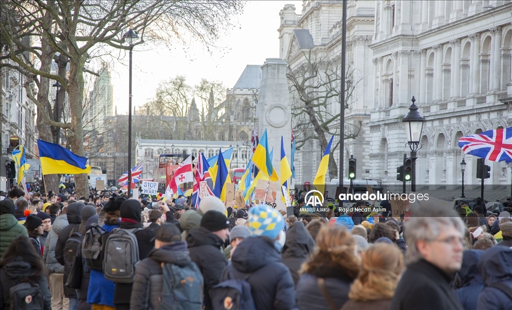 İngiltere’nin başkenti Londra’da Rusya’nın Ukrayna’ya müdahalesi protesto edildi