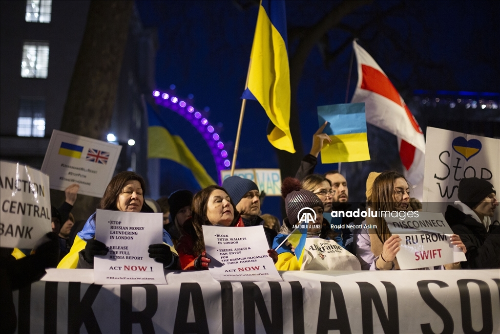 İngiltere’nin başkenti Londra’da Rusya’nın Ukrayna’ya müdahalesi protesto edildi