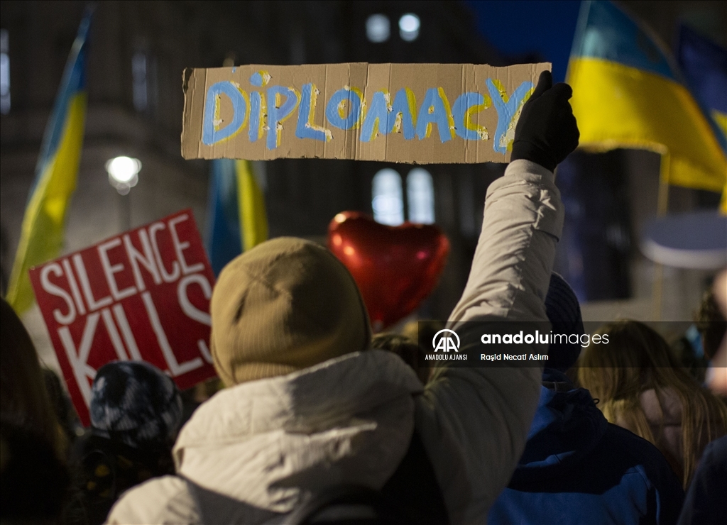 İngiltere’nin başkenti Londra’da Rusya’nın Ukrayna’ya müdahalesi protesto edildi
