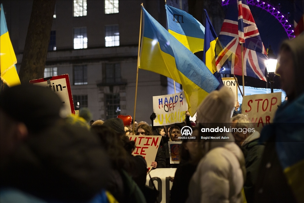 İngiltere’nin başkenti Londra’da Rusya’nın Ukrayna’ya müdahalesi protesto edildi