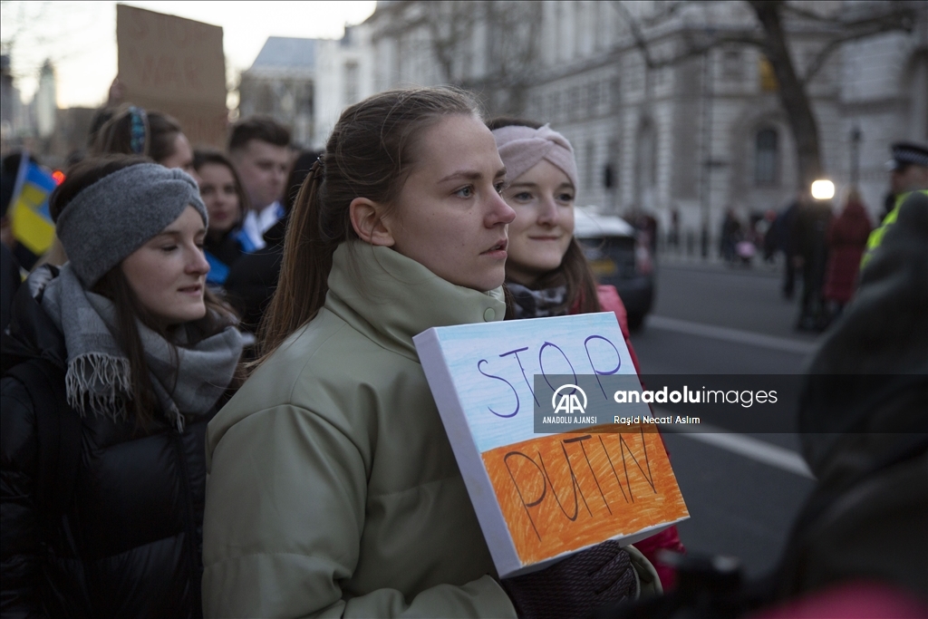 İngiltere’nin başkenti Londra’da Rusya’nın Ukrayna’ya müdahalesi protesto edildi