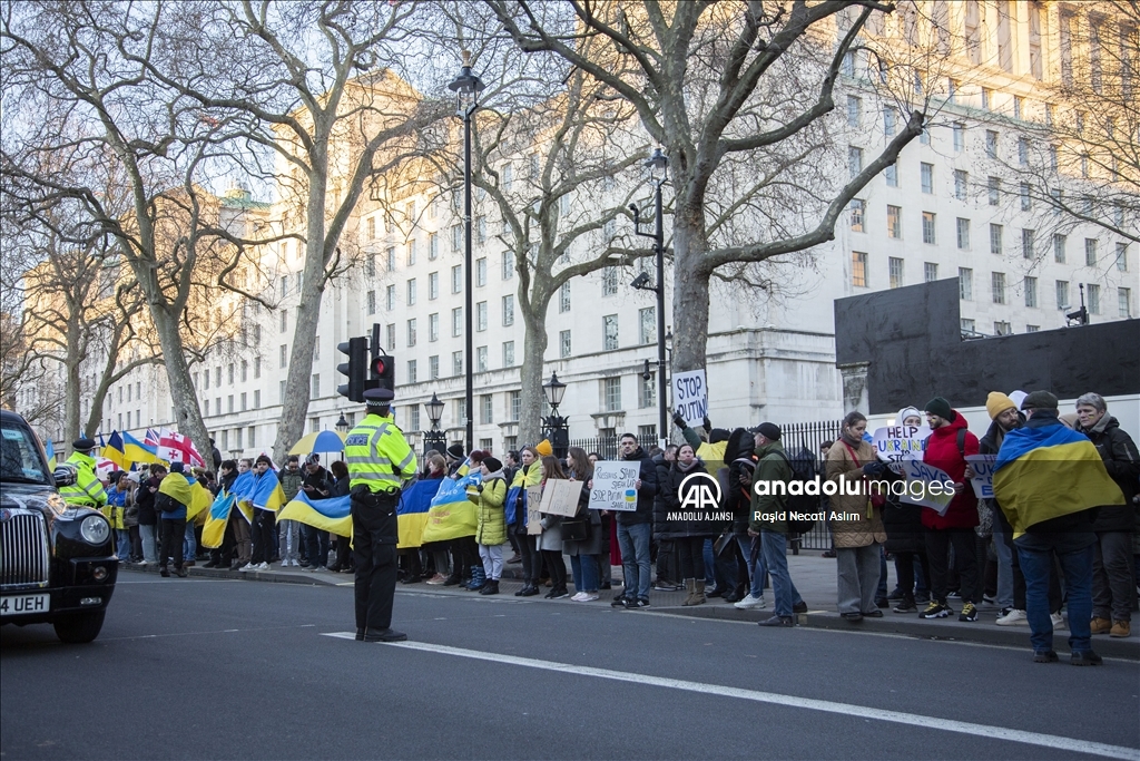İngiltere’nin başkenti Londra’da Rusya’nın Ukrayna’ya müdahalesi protesto edildi