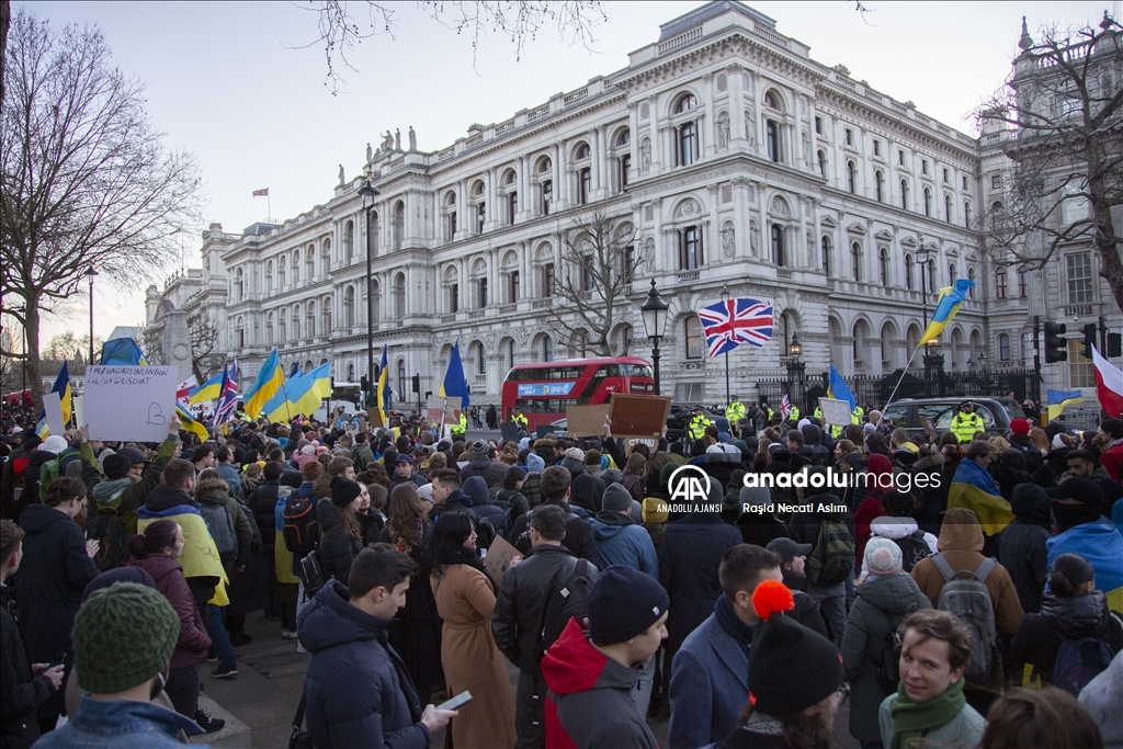 İngiltere’nin başkenti Londra’da Rusya’nın Ukrayna’ya müdahalesi protesto edildi