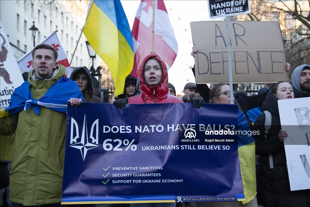 İngiltere’nin başkenti Londra’da Rusya’nın Ukrayna’ya müdahalesi protesto edildi