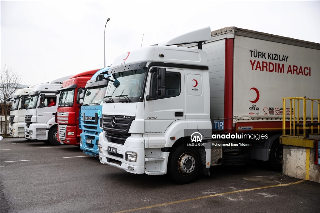 الهلال الأحمر التركي يرسل قافلة مساعدات إلى أوكرانيا