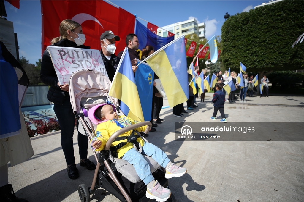 Adana'da yaşayan Ukraynalılar, Rusya'nın askeri müdahalesine tepki gösterdi