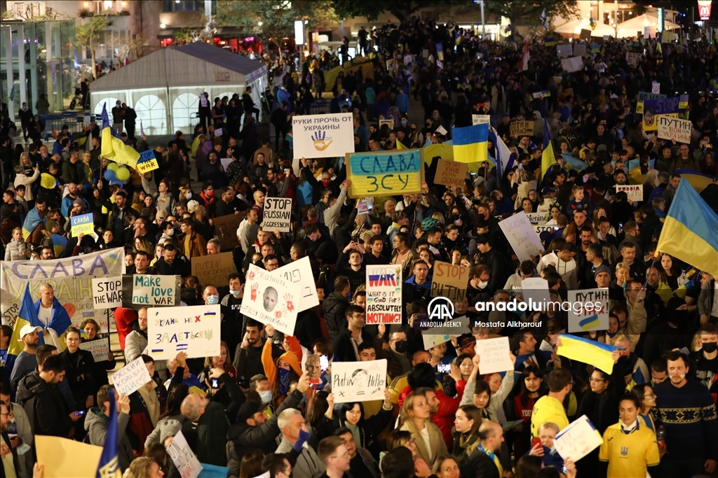 مئات الإسرائيليين تظاهروا في مدينة تل أبيب، للاحتجاج على التدخل العسكري الروسي في أوكرانيا
