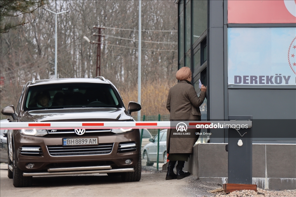 Rusya'nın saldırılarından kaçan Ukraynalı aileler Türkiye'ye gelmeye devam ediyor