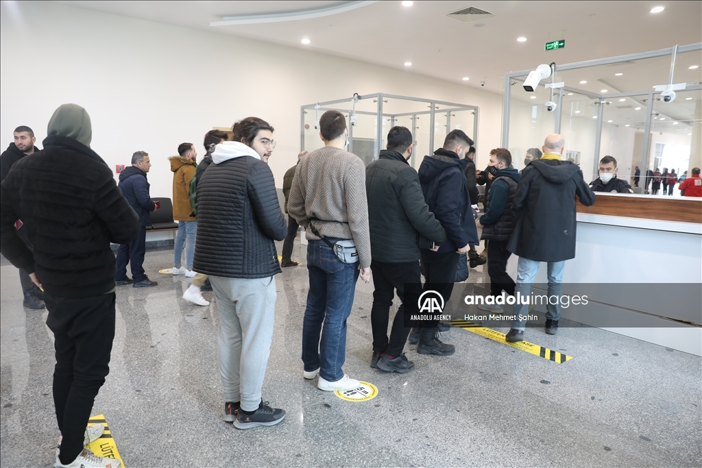 تركيا تواصل استقبال رعاياها الذين أجلتهم من أوكرانيا برا