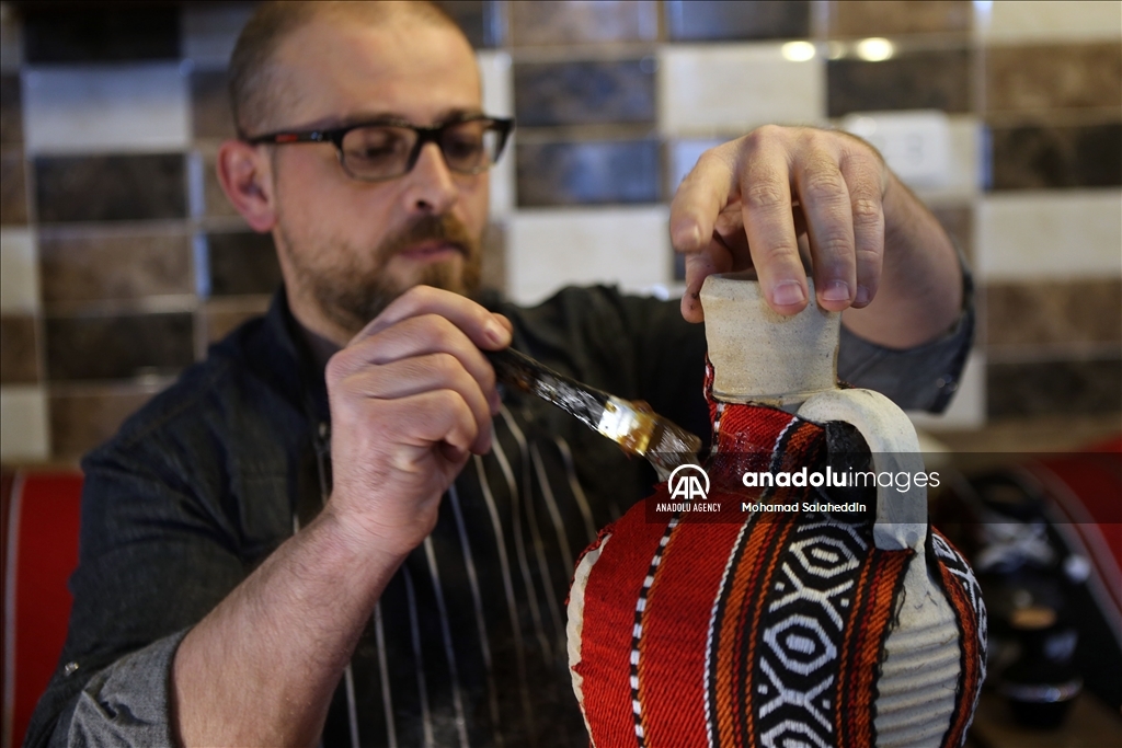 الأردني "القواسمي".. فخّاره يزهو بزخرفة عصرية تحيي التراث