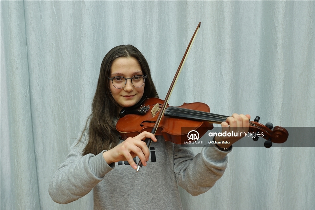 Lisede kurulan senfoni orkestrası müzik tutkunu gençleri buluşturuyor