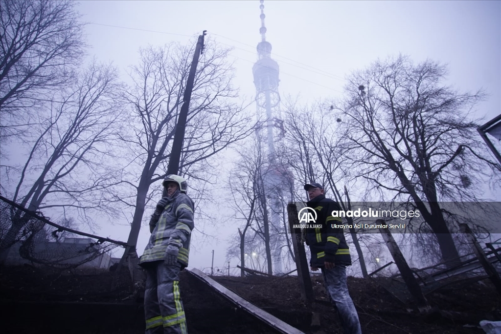 Kiev'de TV kulesi yakınına düşen roket çevrede hasara yol açtı