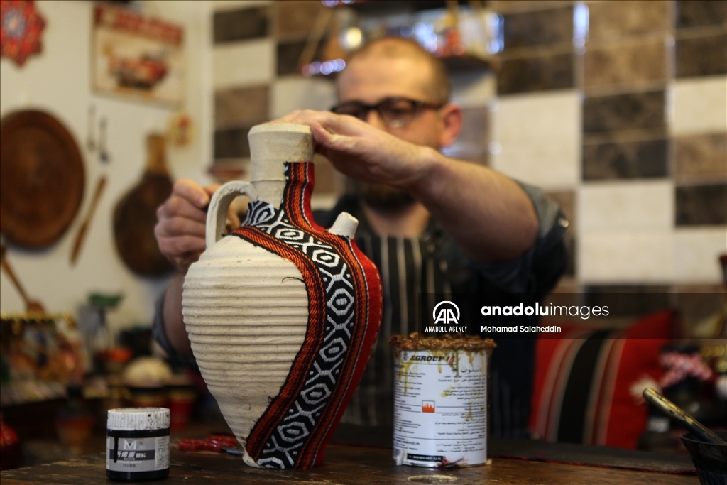 الأردني "القواسمي".. فخّاره يزهو بزخرفة عصرية تحيي التراث