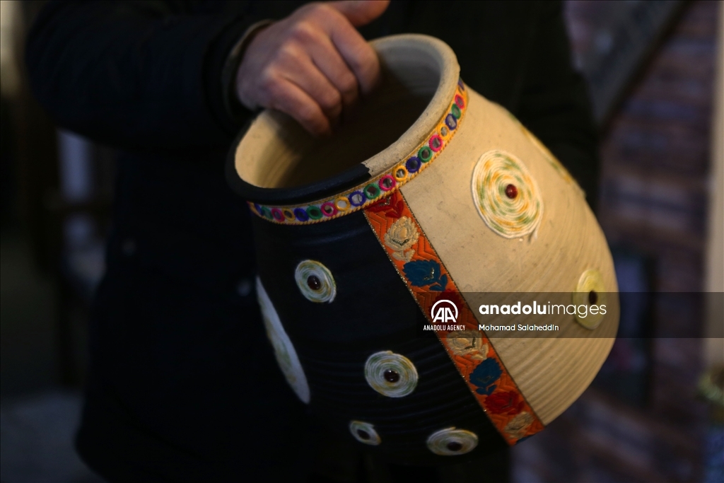 الأردني "القواسمي".. فخّاره يزهو بزخرفة عصرية تحيي التراث