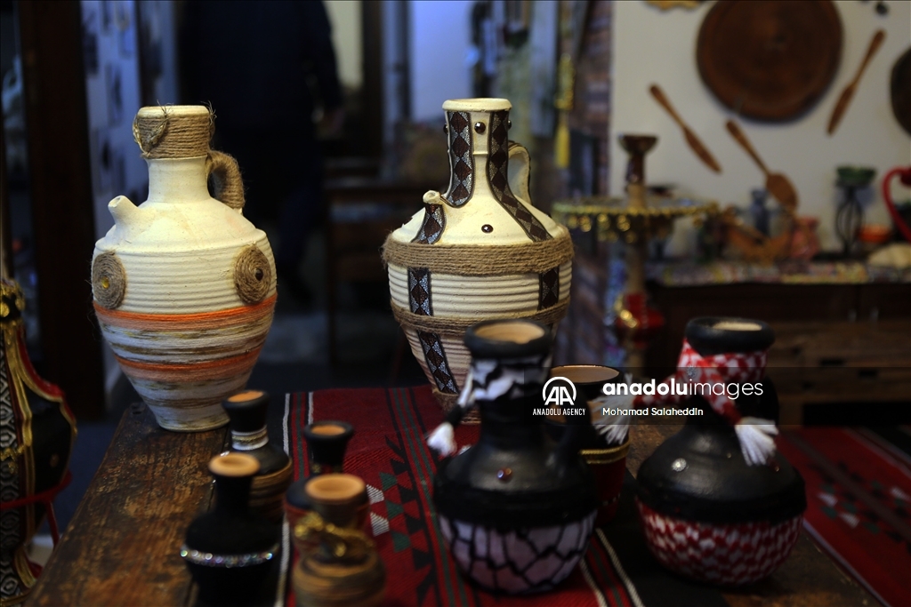 الأردني "القواسمي".. فخّاره يزهو بزخرفة عصرية تحيي التراث