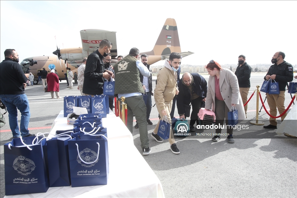 Ukrayna'dan tahliye edilen Ürdünlüler Amman'a ulaştı
