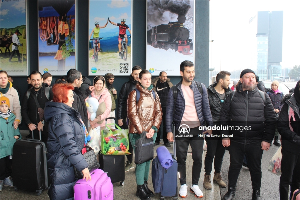 Ukrayna'dan tahliye edilen Türk vatandaşları Bükreş'e ulaştı
