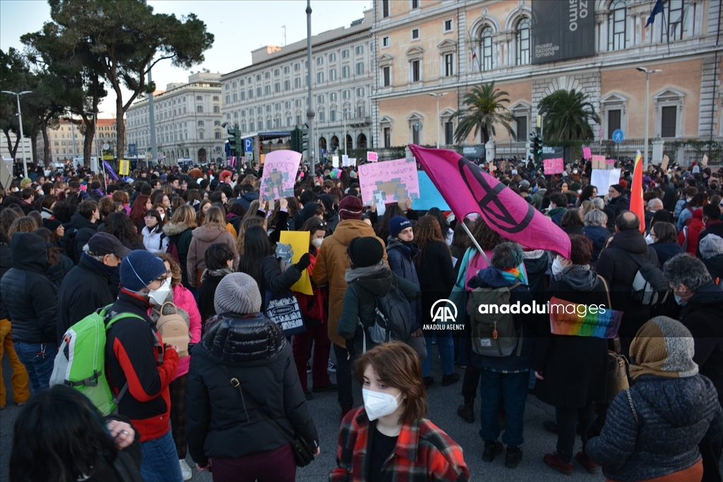Italianas participaron en una marcha para conmemorar el Día Internacional de la Mujer