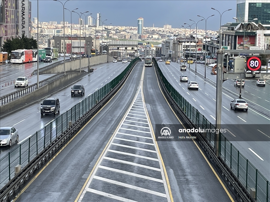 İstanbul'da kar yağışı etkili oluyor