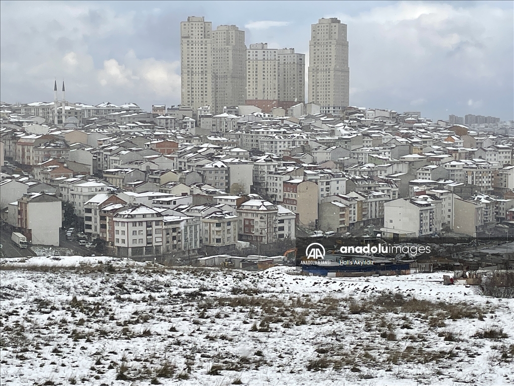 İstanbul'da kar yağışı etkili oluyor