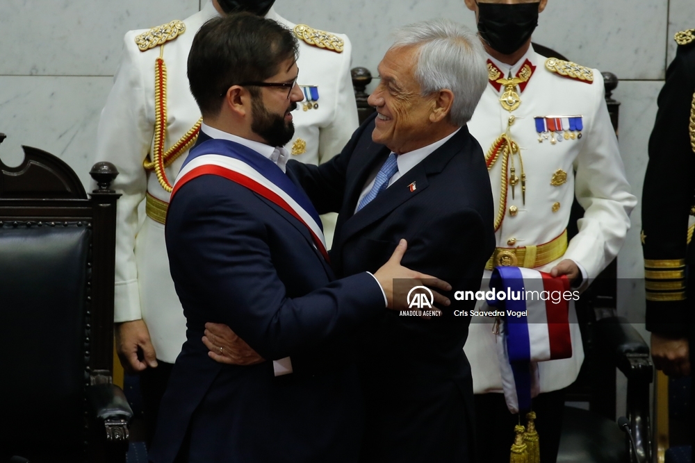 Gabriel Boric se posesiona como el nuevo presidente de Chile