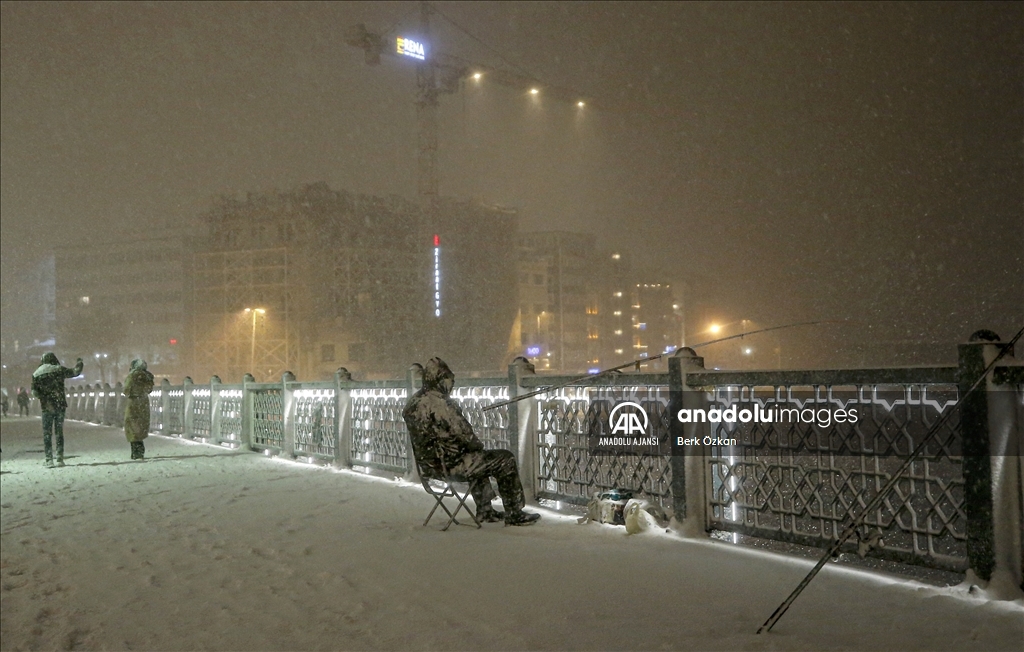 İstanbul'da kar etkili oluyor