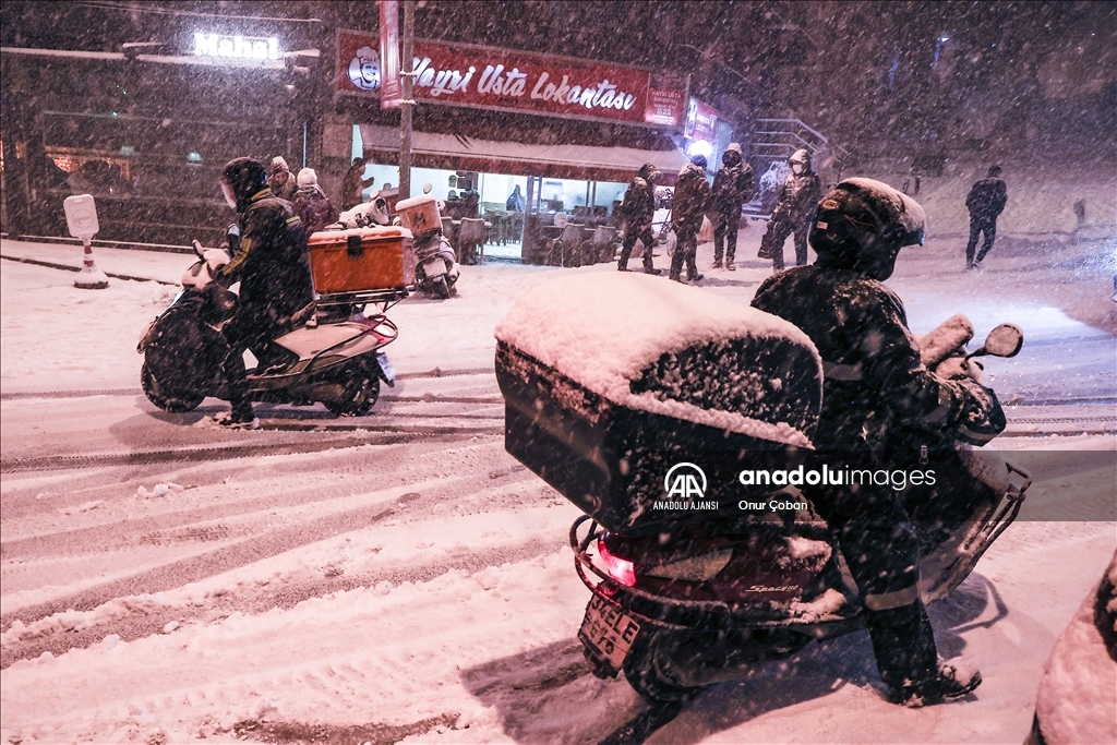 İstanbul'da kar yağışı etkili oluyor