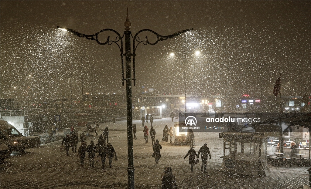 İstanbul'da kar etkili oluyor
