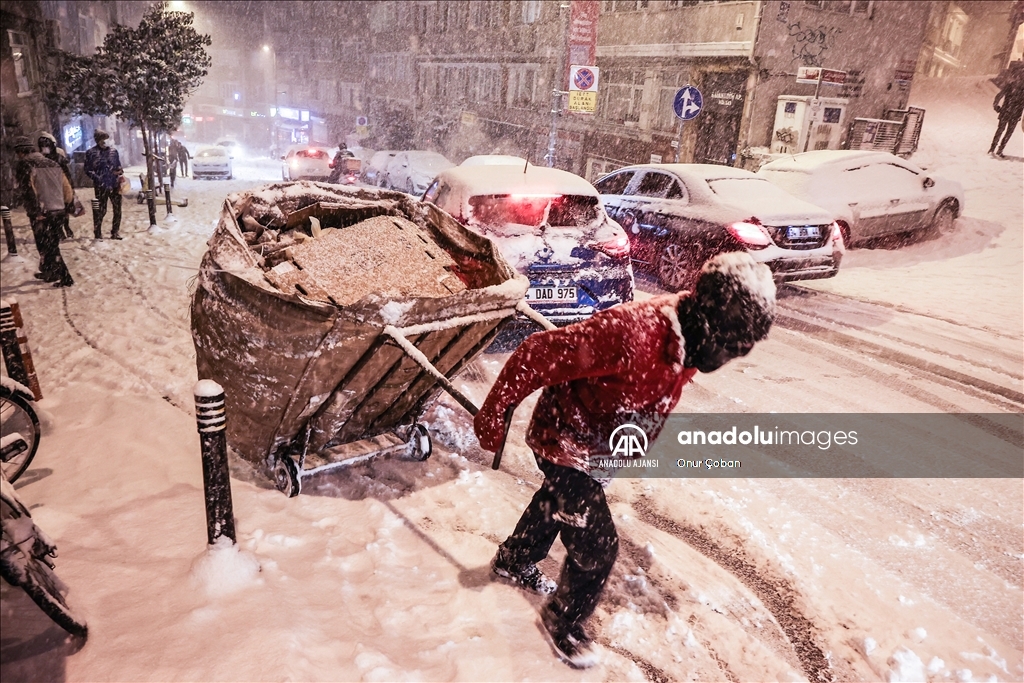 İstanbul'da kar yağışı etkili oluyor