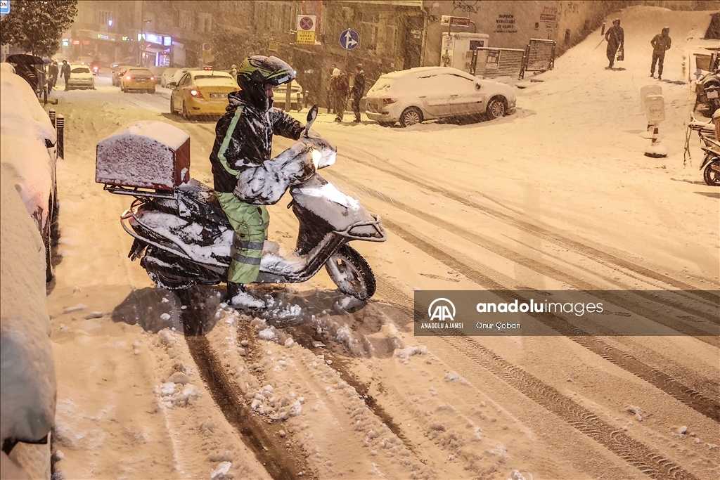 İstanbul'da kar yağışı etkili oluyor