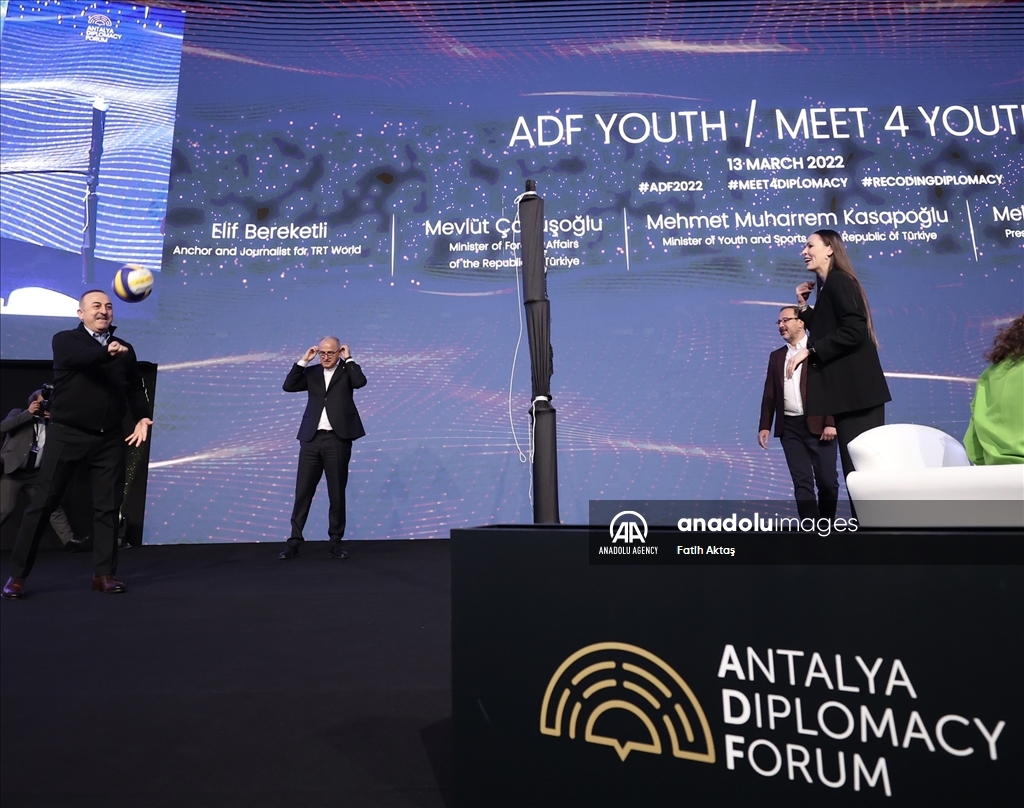 بالابتسام والتفاؤل.. مسؤولون من 75 دولة يتحاورون بأنطاليا