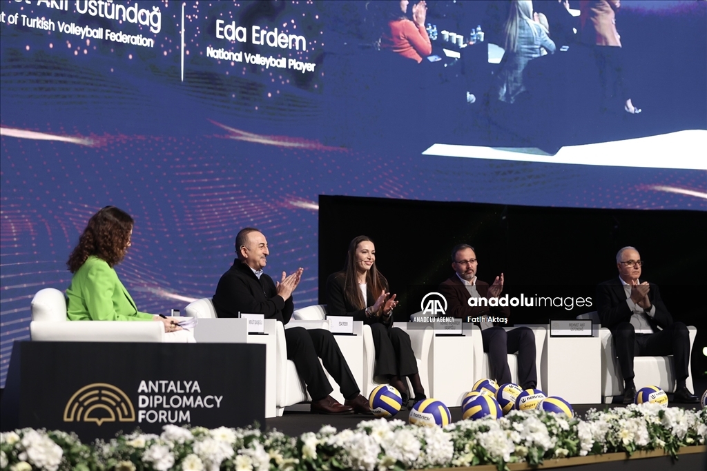 بالابتسام والتفاؤل.. مسؤولون من 75 دولة يتحاورون بأنطاليا