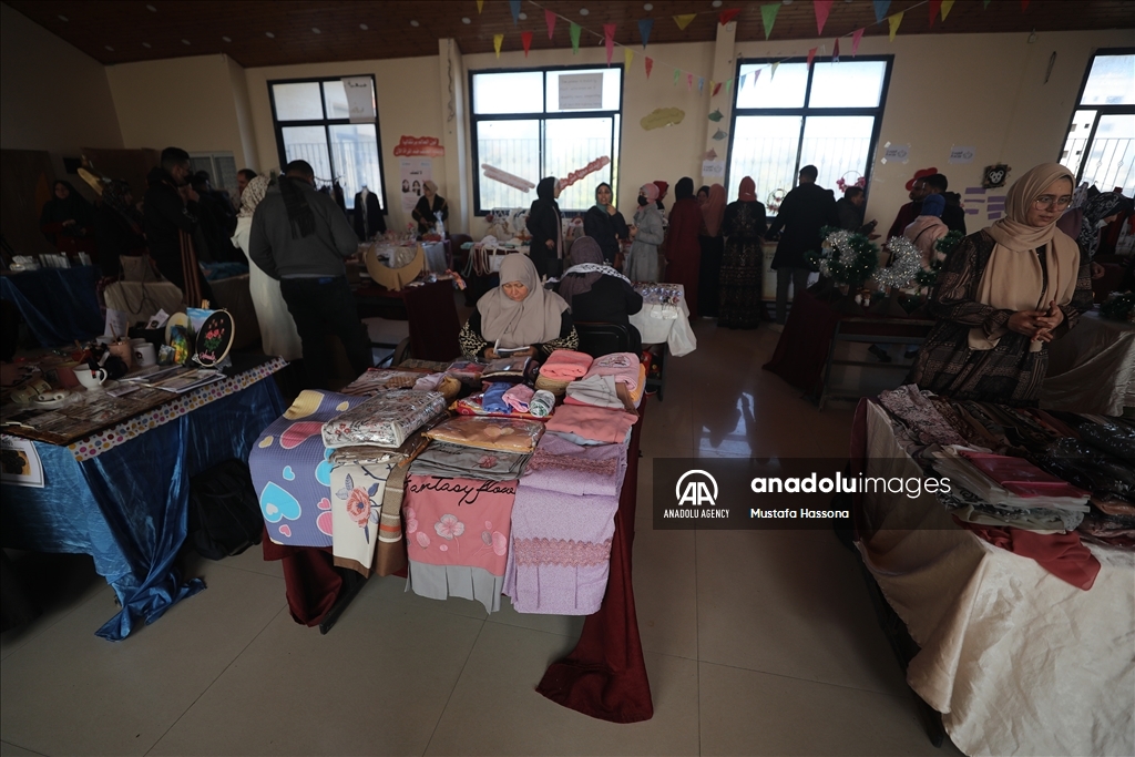 تنوعت ما بين الملابس، والمُطرّزات، والمنتجات الغذائية، والفنون التشكيلية، والإكسسوارات