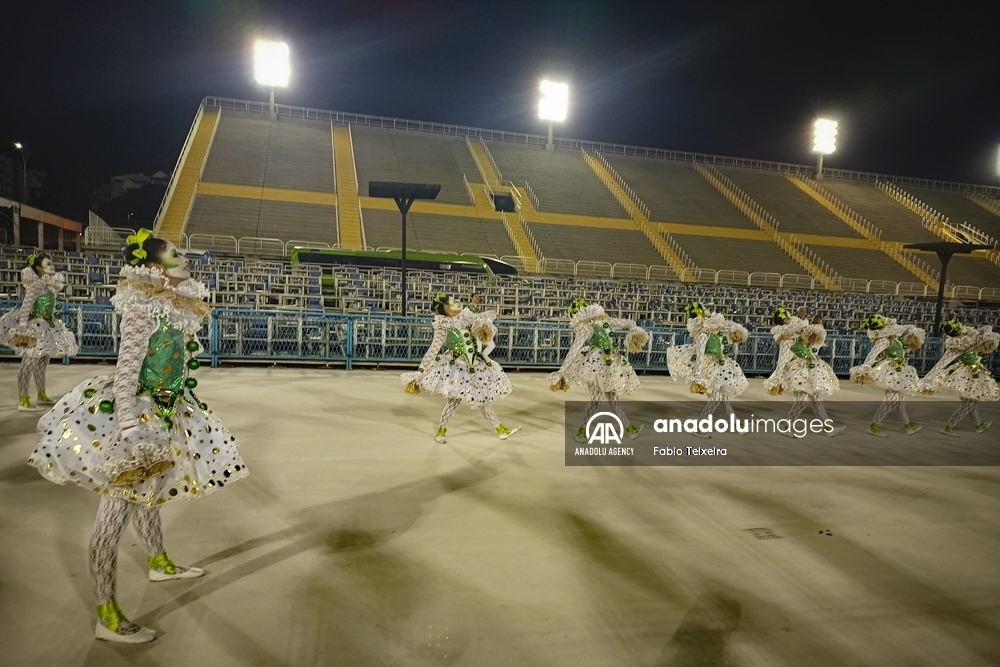 Ensayo de la Escuela de Samba Imperatriz Leopoldinense en Río de Janeiro