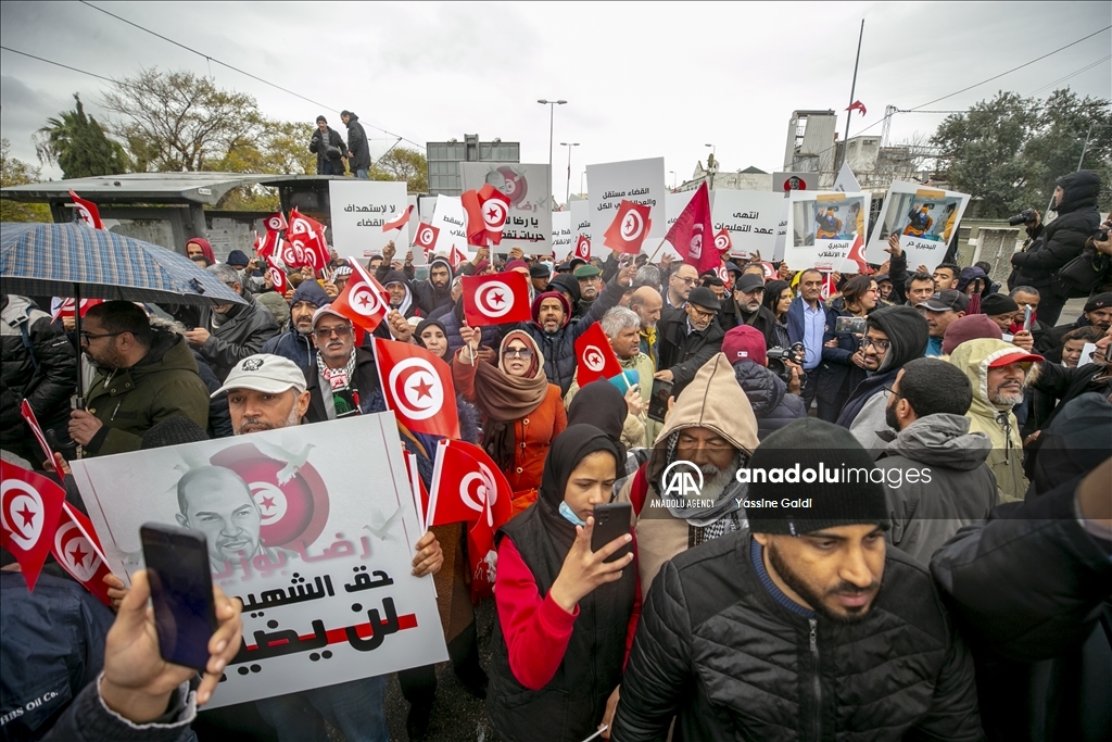 Tunisie : des milliers manifestent, commémorant l'indépendance et rejetant le "coup d'Etat"